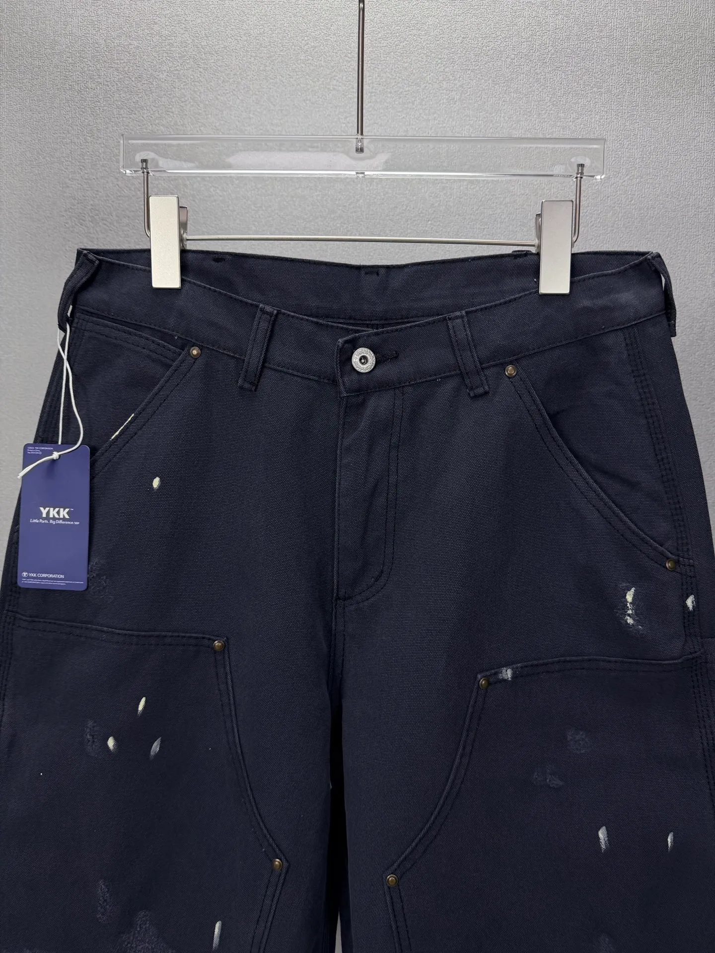 Carhartt 2026 New Arrival splash-ink hand-painted logging couple style washed loose denim shorts high version high version original customized denim fabric, Internet celebrity Same Style pure denim fabric, spliced ​​loose version, splash-ink hand-painted in many places on the body, frayed trouser legs style design, very high-end and stylish! The fabric feels very comfortable and these are super Versatile and beautiful denim shorts! ! Complete with three standards, Same Style for men and women 👫Must-have item Color: Gray Size: 28, 30, 32, 34, 36 (five sizes)